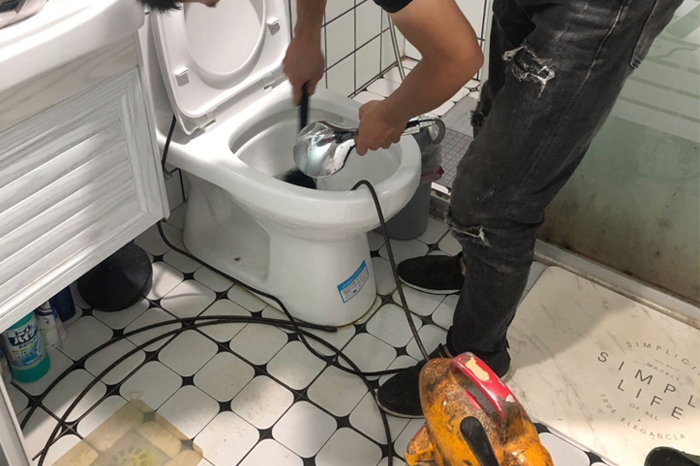 海宁马桶堵塞自己疏通还是找师傅？专业上门服务让你省时更省心